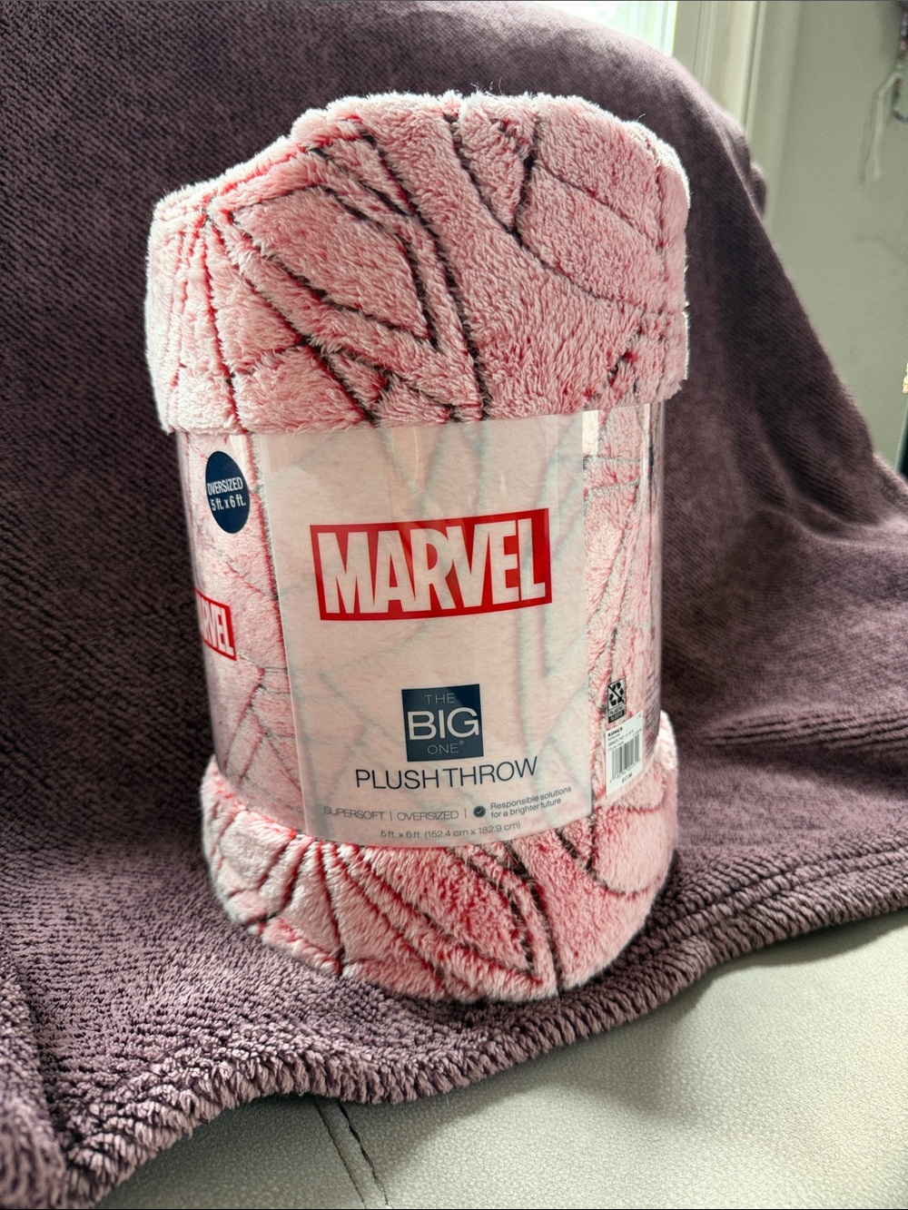 Marvel Pink Plush Throw Blanket - Soft red Design